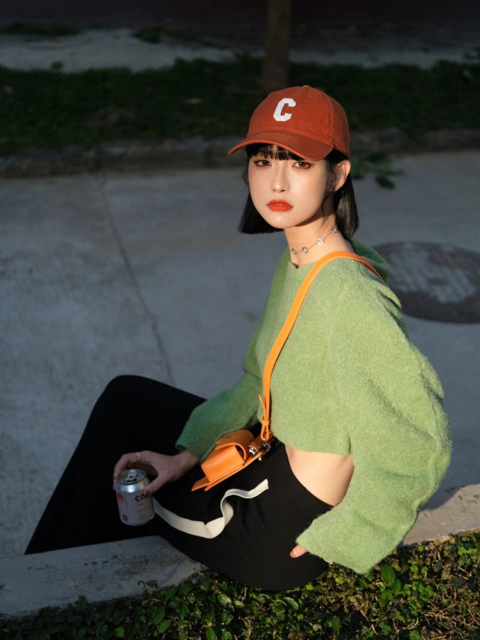 橙绿撞色 美式复古 今日配色思路:橙 绿 黑  最近橙绿撞色有点多哈哈