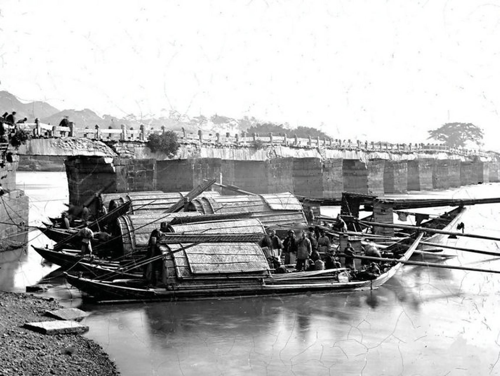 1870年· 福建福州老照片,闽江边,万寿桥,闽江边从乌山顶向东远眺景象