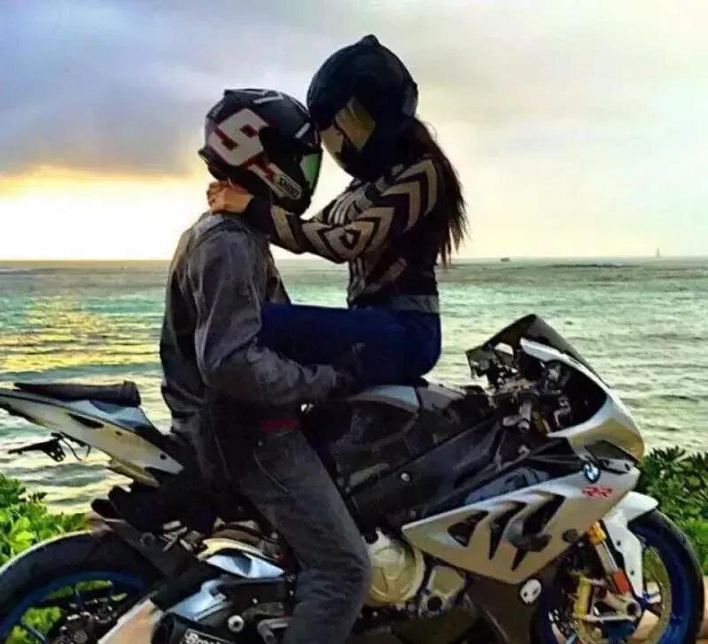 gif创作人# 女人是男人快乐的源泉,载着美女的刘德