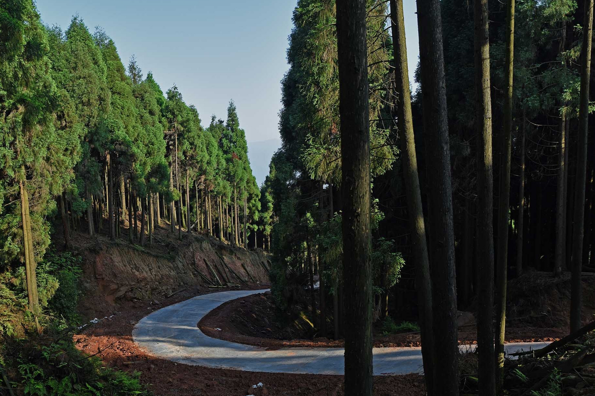 雅安周公山,古时候叫蔡山,据《诸葛亮集》引《南中志》记载:"蔡山在雅