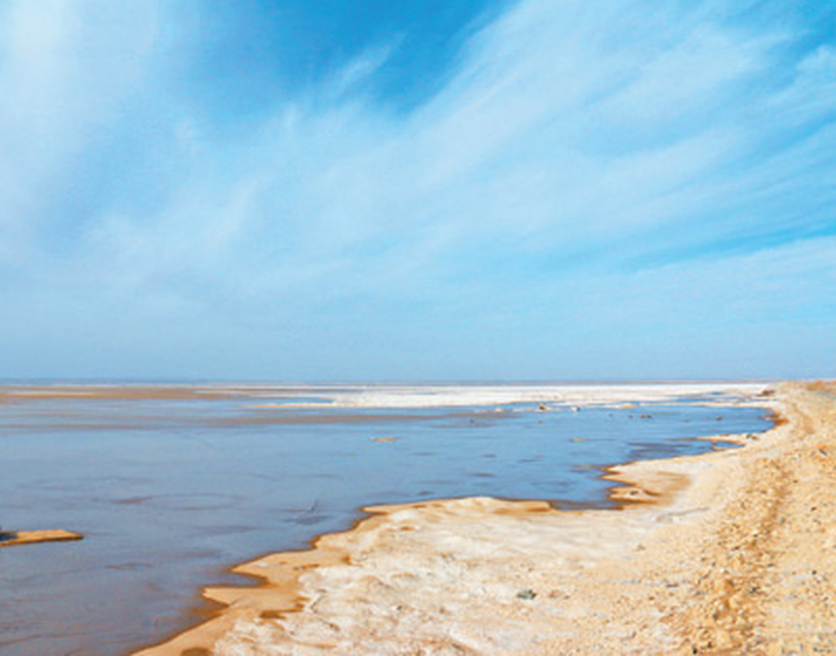 哈拉诺尔湖,位于甘肃省敦煌市西北33多公里的哈拉诺尔.