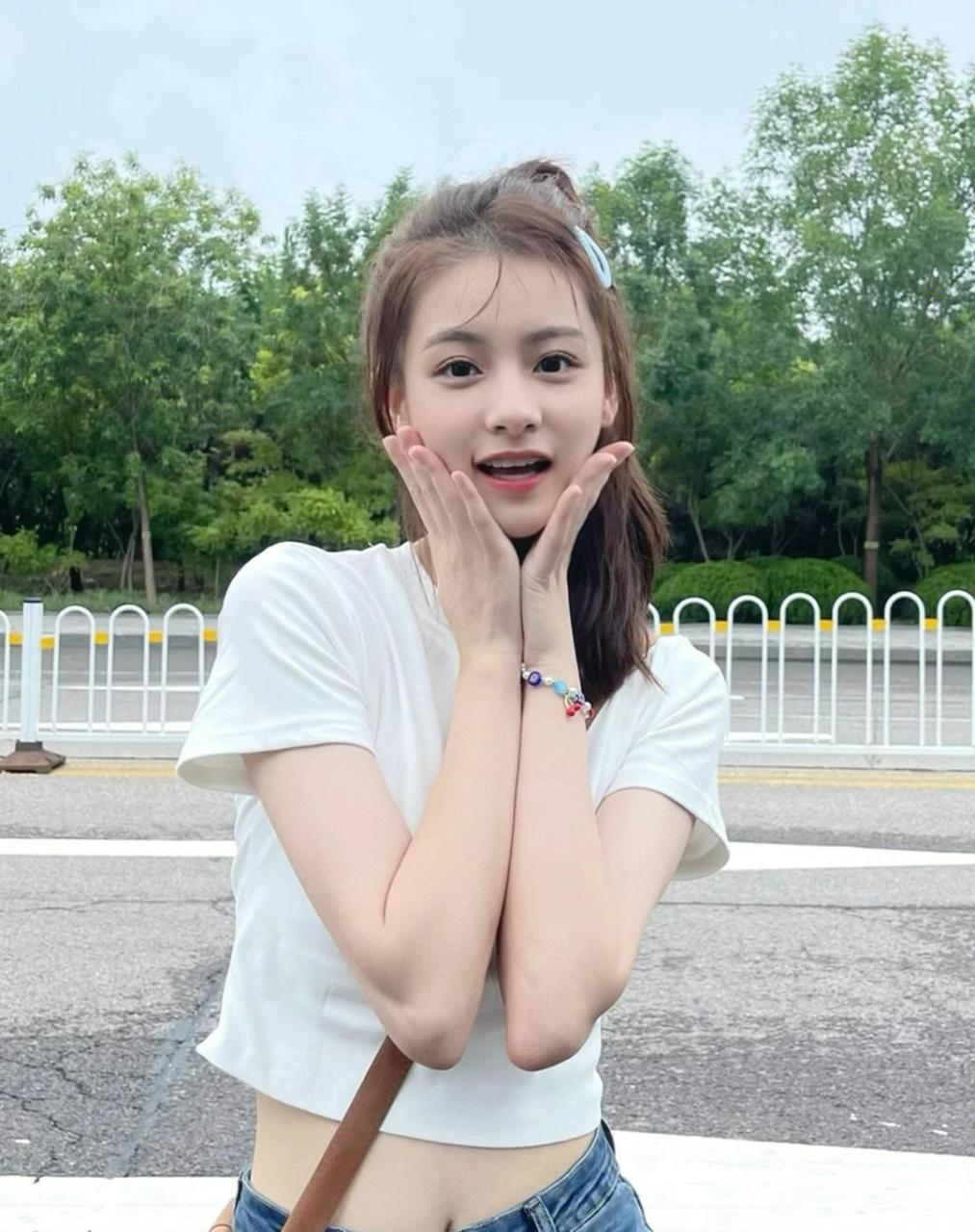 俏皮马尾辫,清纯美女