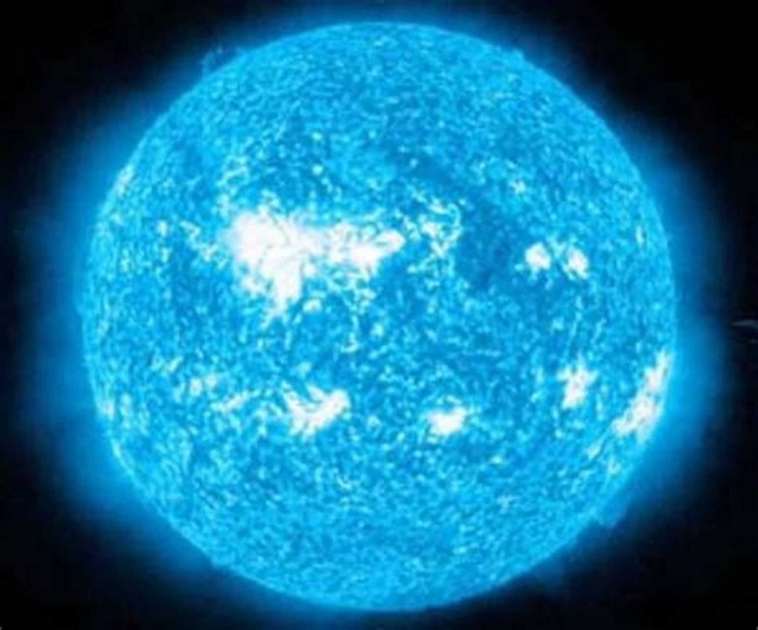 蓝巨星是宇宙中最亮且最炽热的恒星之一