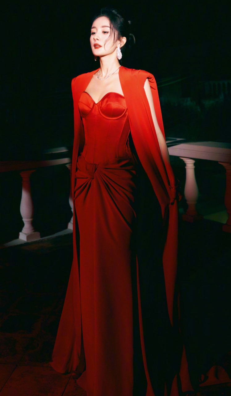 有网友总结了各个女星的高定礼服,李冰冰,刘亦菲,angelababy,杨幂