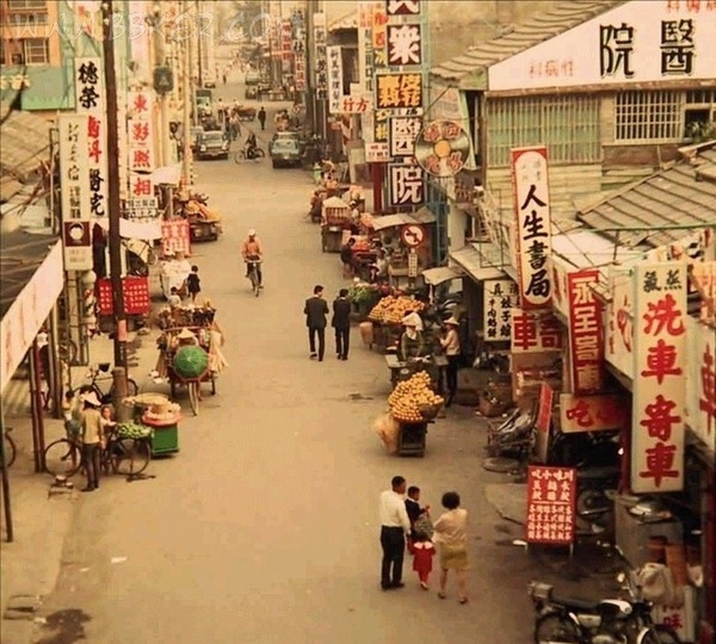 70年代招牌林立的台湾省街道#老照片#台湾