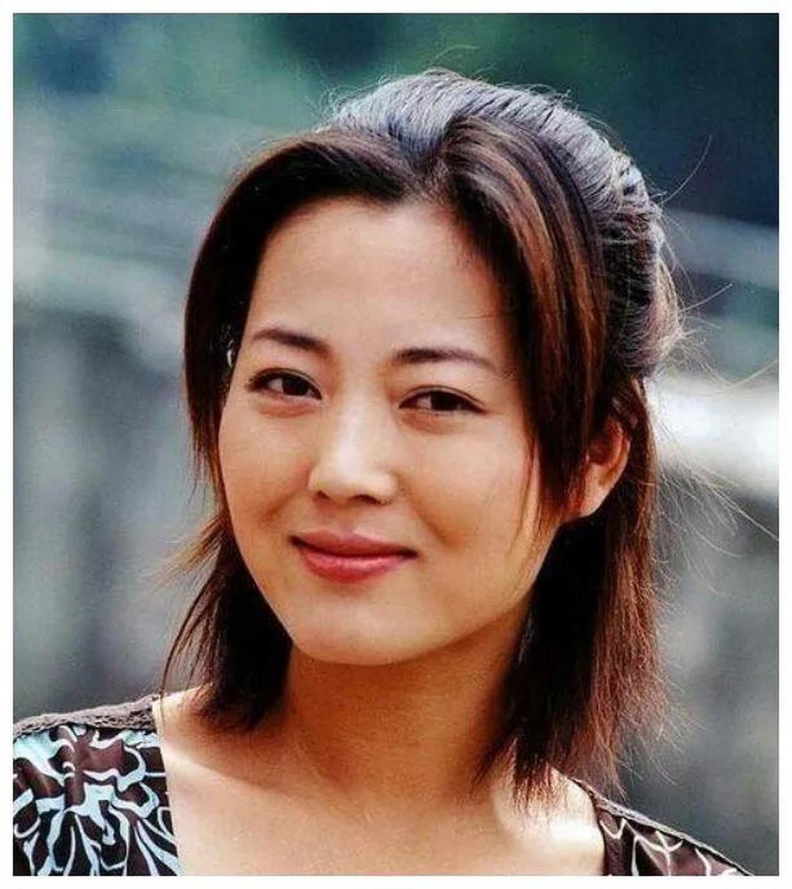 大美女王茜华,实力派演员,女强人的代表,年轻时貌美如花,身材苗条