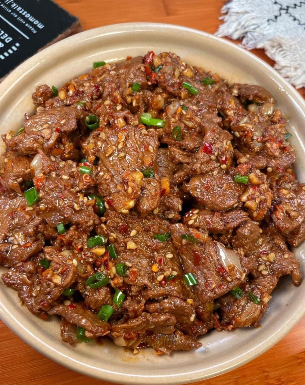 巨香巨下饭的葱爆孜然牛肉,牛肉滑嫩爽口不柴超级入味!