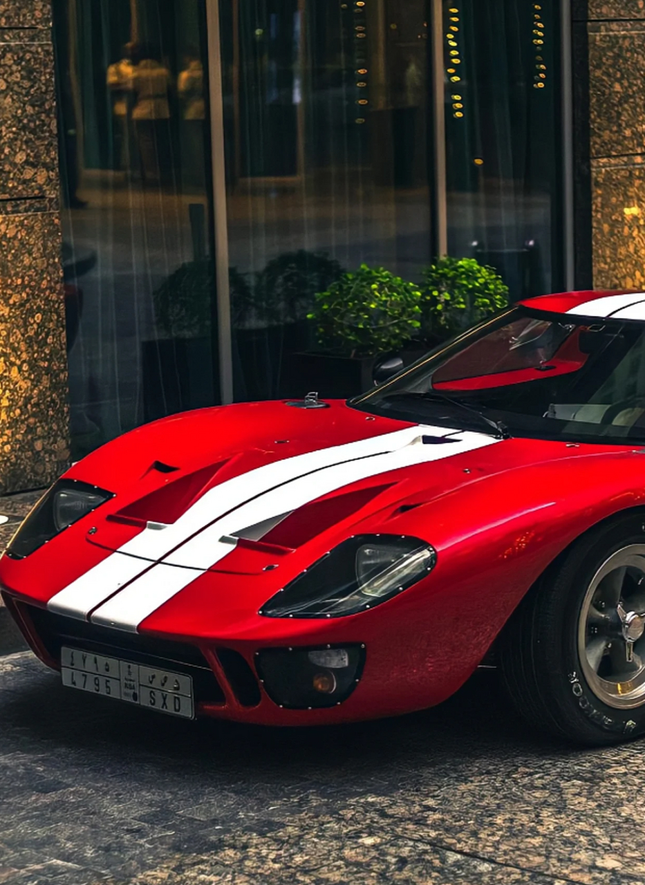 福特gt40:传奇赛车之魂  在汽车赛事的历史中,有一些车型凭借其卓越的