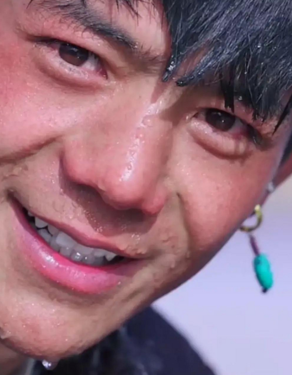 丁真气质完全变了,以前纯真野性,现在和男明星差不多了.