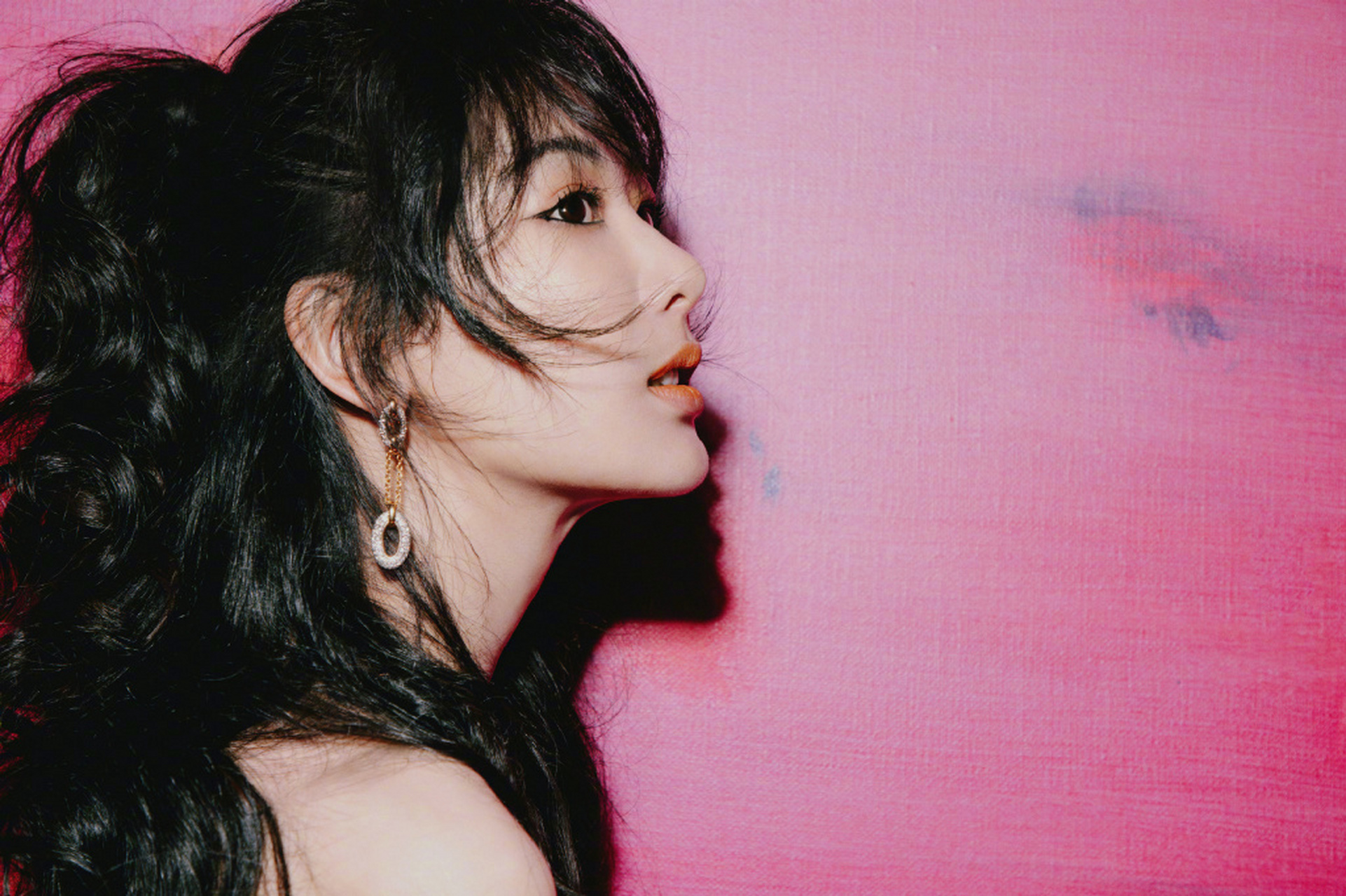 杨紫时尚芭莎年度派对造型出炉.