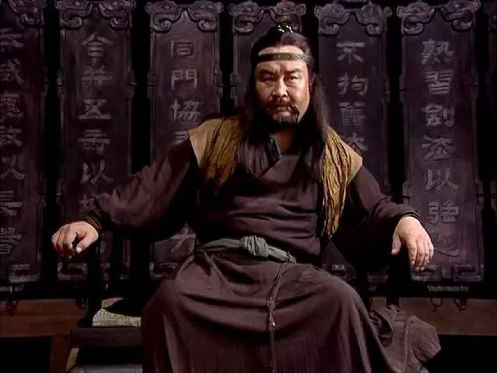 如果把笑傲江湖中的五岳剑派高手做一个排名,排名时间定在令狐冲学