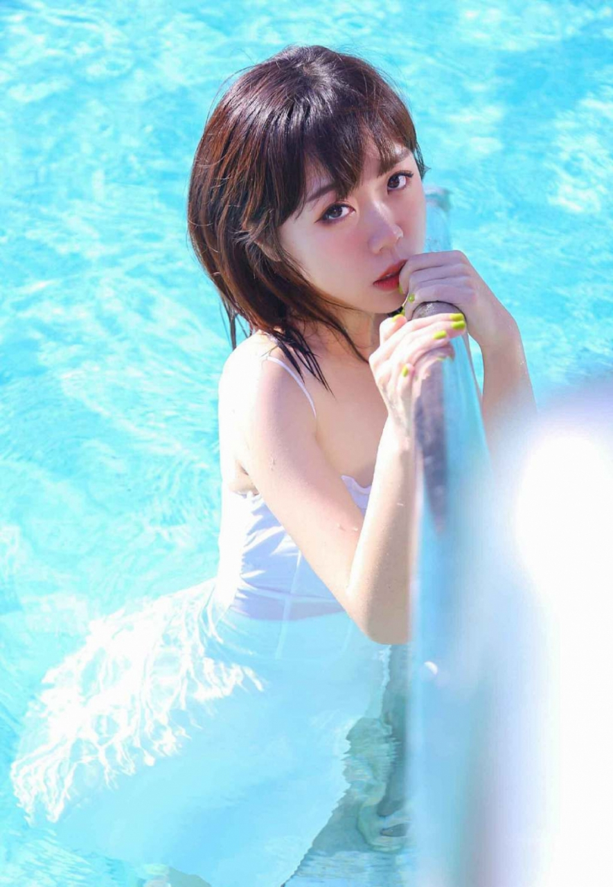 比基尼美女丰满湿
