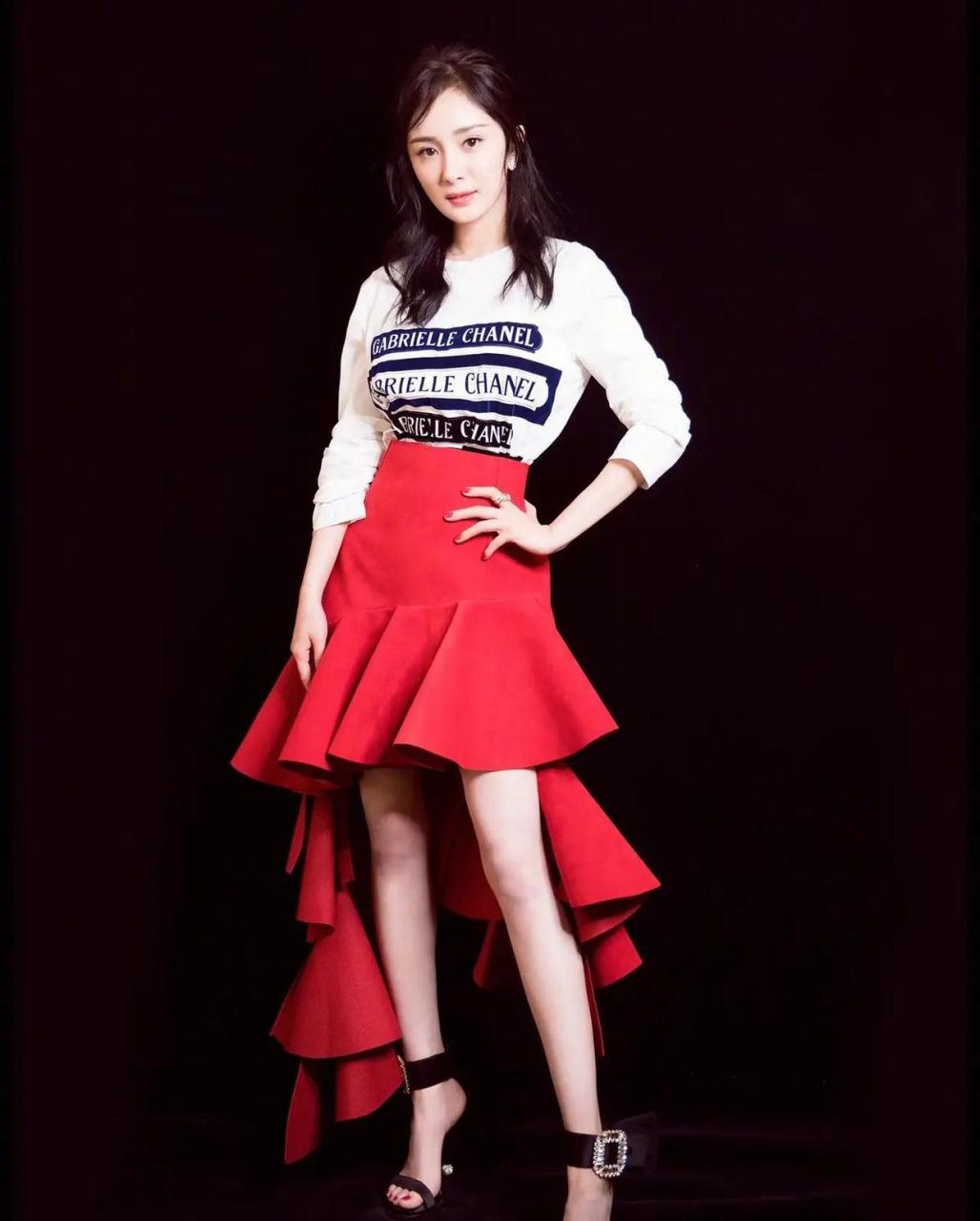 杨幂大美女穿红色短裙套装性感又迷人 #中国版chatgpt来了# #娱乐