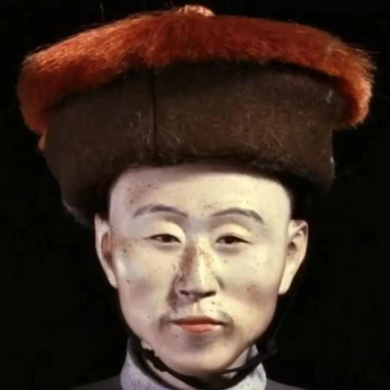 听说故宫博物院收藏了一个雍正皇帝的泥塑像,据说是他亲自让北京的