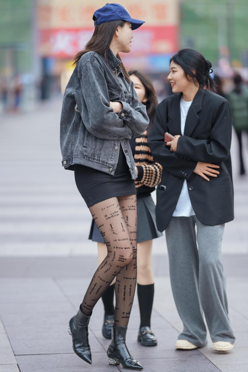 美女身高最少一米九,这丝袜很另类