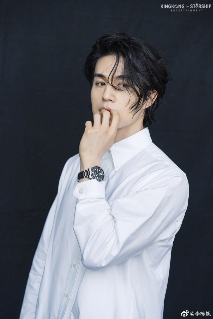 李栋旭九尾狐传1938海报公开,他是不会老的吗?