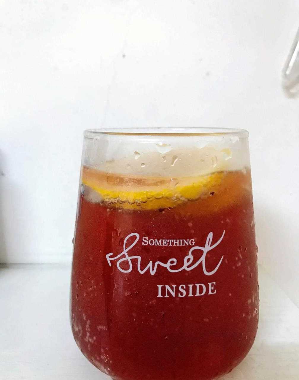 在家自制冻柠宾[色] 就是茶餐厅经常喝的柠檬利宾纳[不高兴] 利宾纳