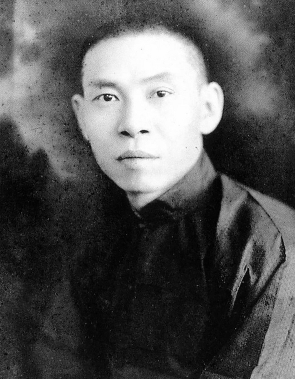 杜月笙说,做人最难吃的是三碗面:人面,场面,情面.