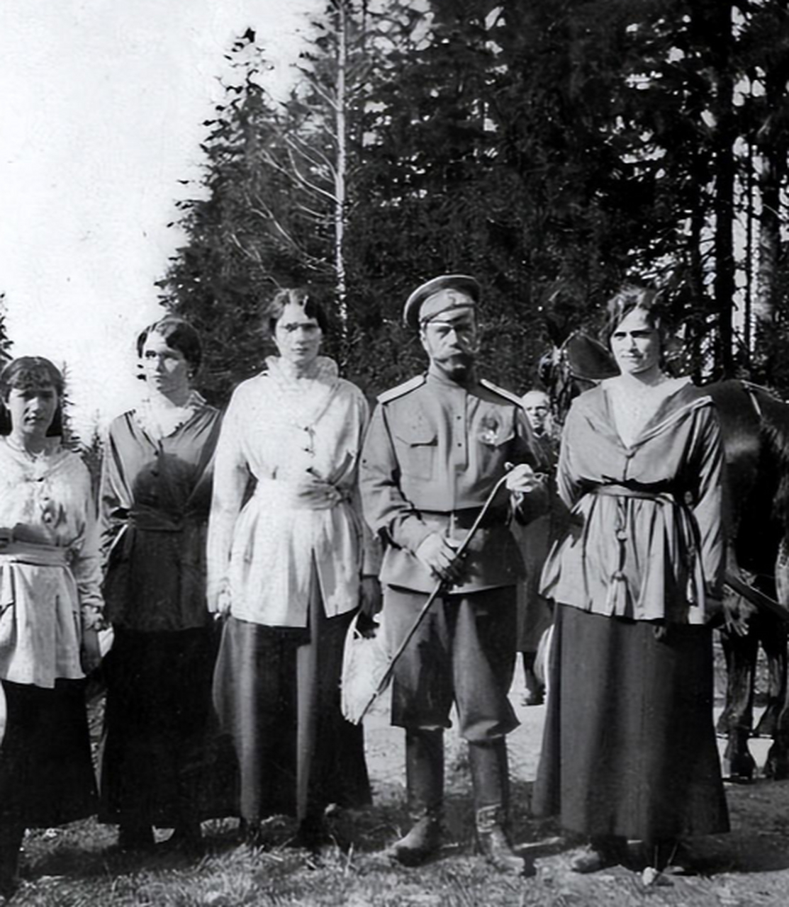 1918年,罗曼诺夫家族经受了哪些残酷的处决?