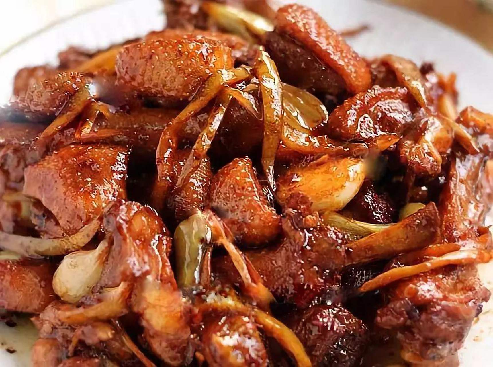 来南宁一定要试下这个美食:柠檬鸭是广西南宁市武鸣县一带的特色菜肴.