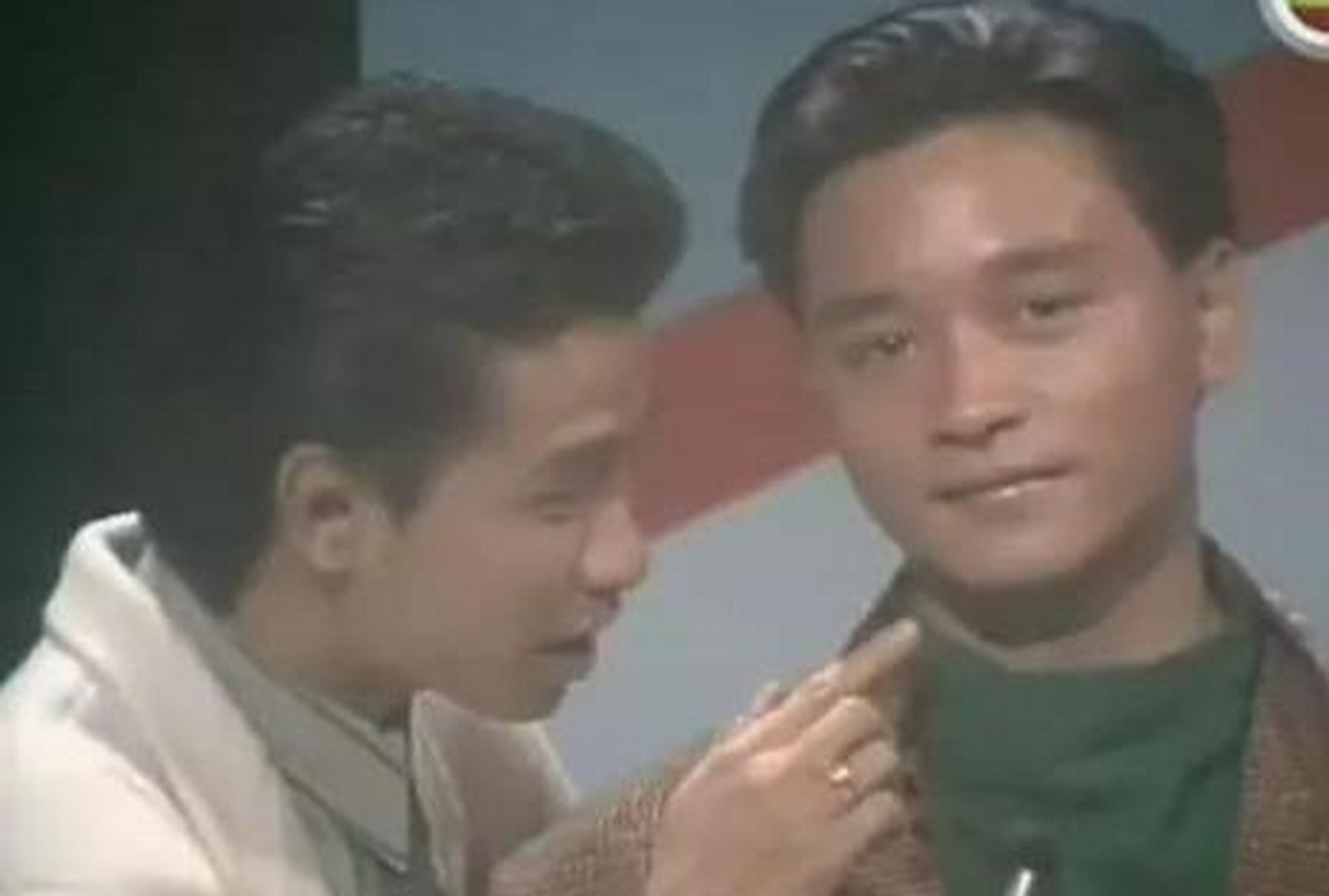 在钟保罗的葬礼上,张国荣和陈百强哭的死去活来,他们不相信曾经那么好