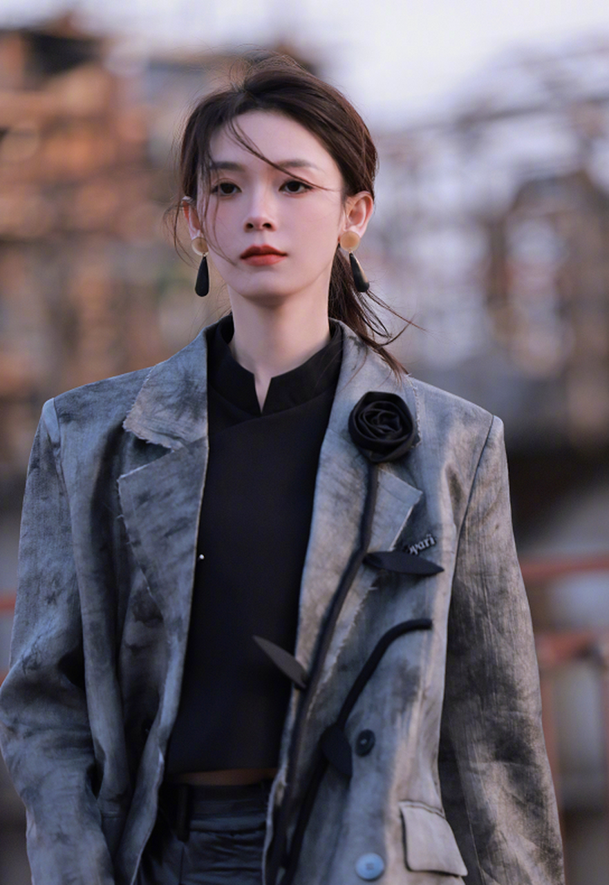 陈瑶这新中式穿搭,是不是很酷?