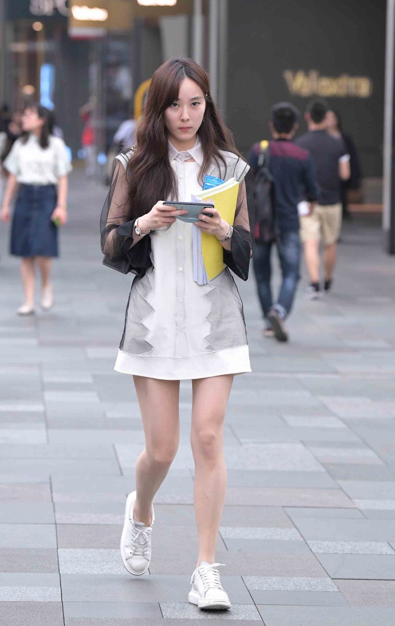 肉丝美腿小姐姐