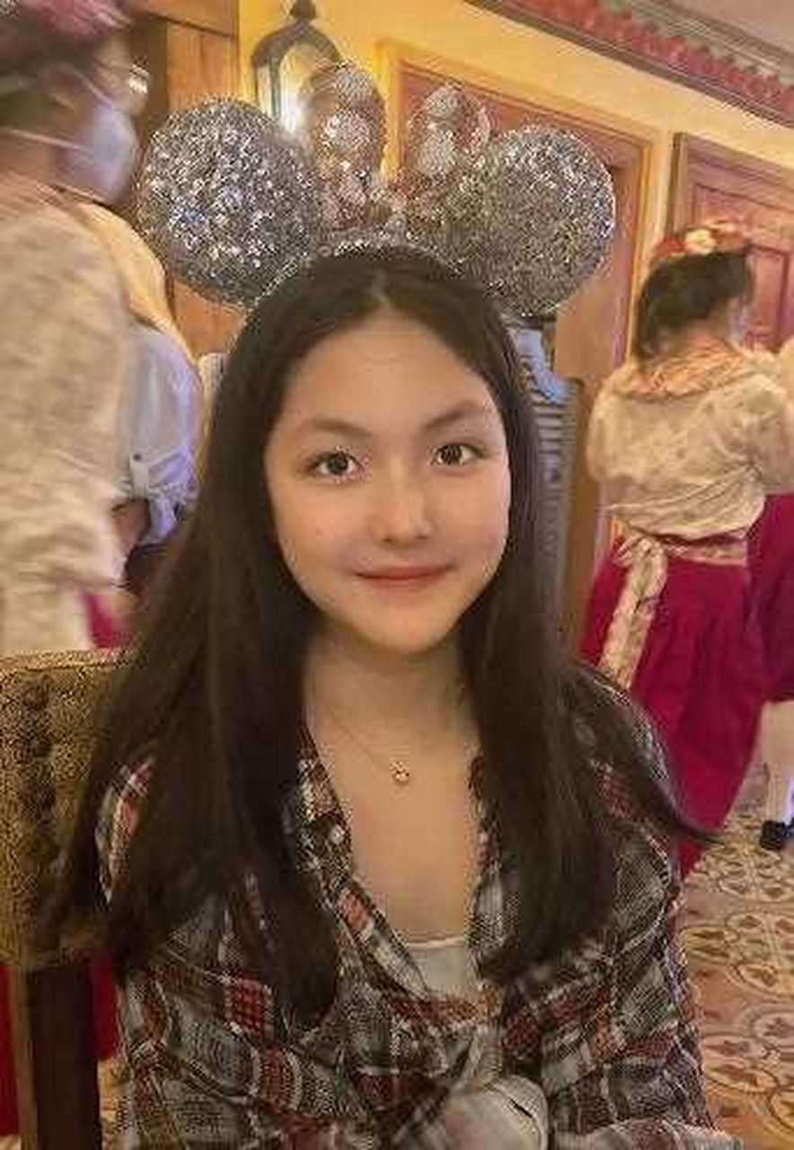 [摸头] 穿校服显得身材很苗条, 宿舍豪华学费一年35万 [什么鬼] 有钱