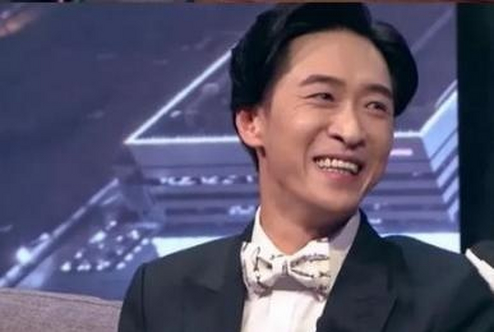 在常远和艾伦的配合下,王宁成为了当红喜剧演员,开心麻花团队为他量身