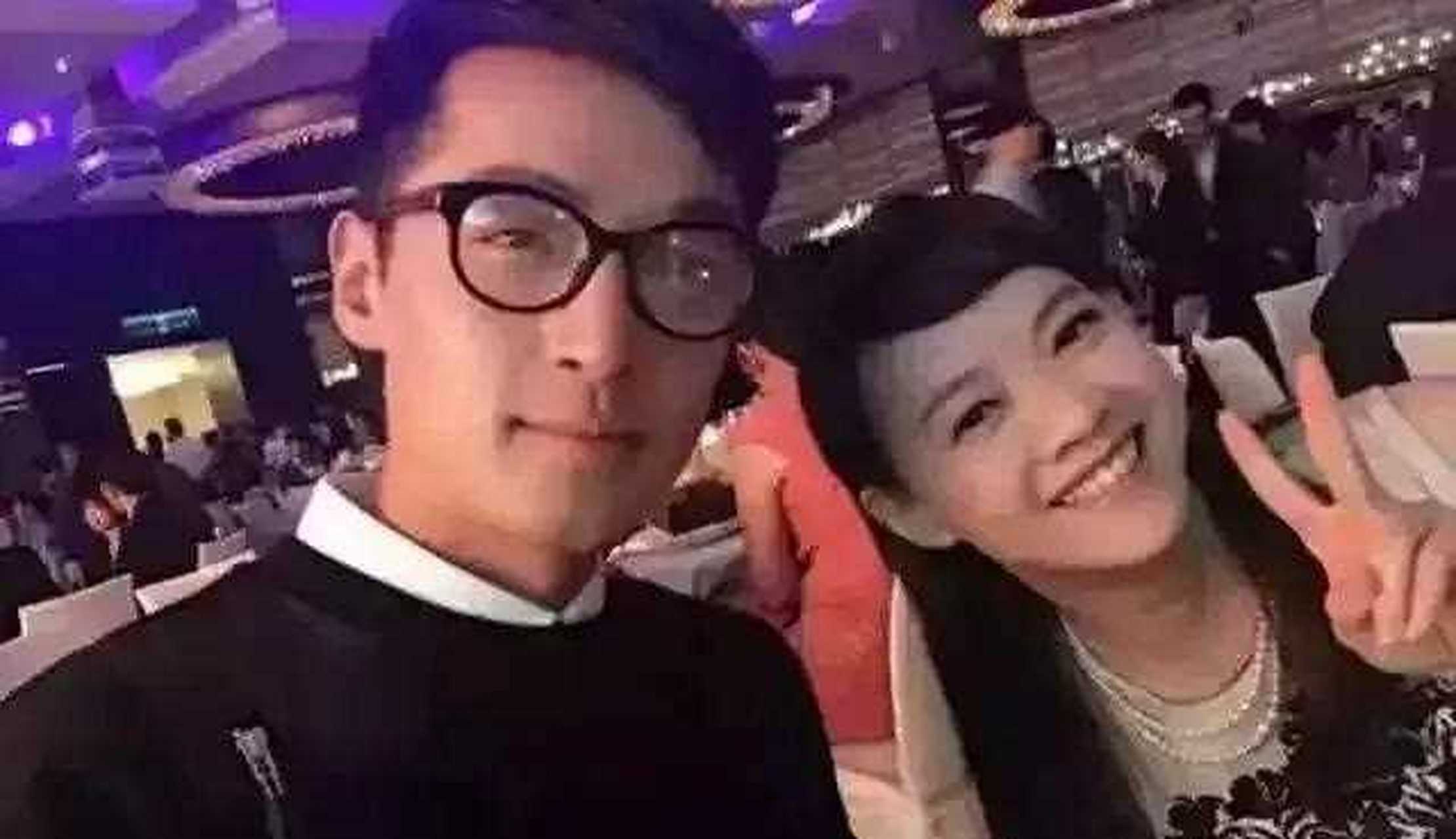 曾宝仪有一次给胡歌打电话,开口就是:我不想工作了,我想退休了,电话那