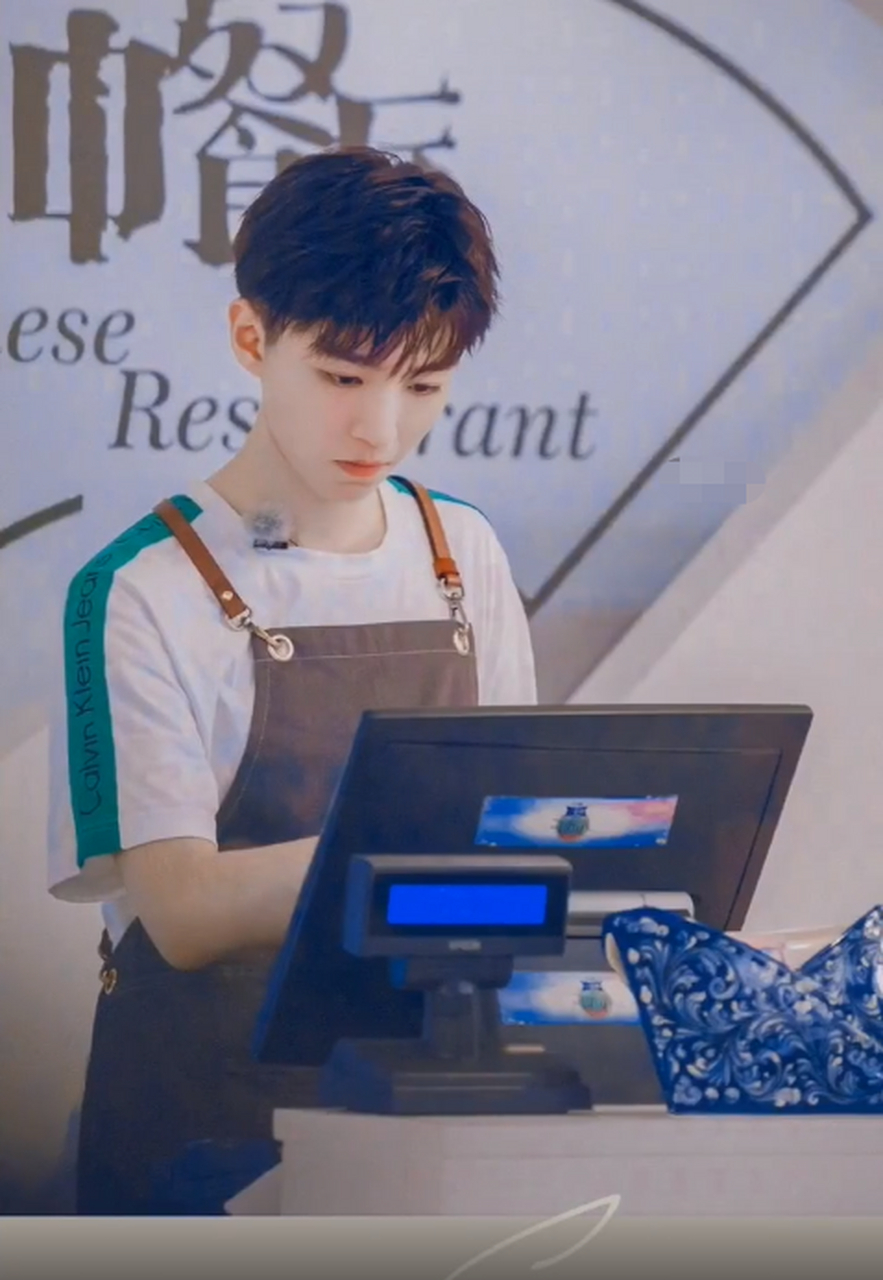 王俊凯父母奶茶店因合同纠纷被诉,近日重庆王俊凯父母开的奶茶店,竟因