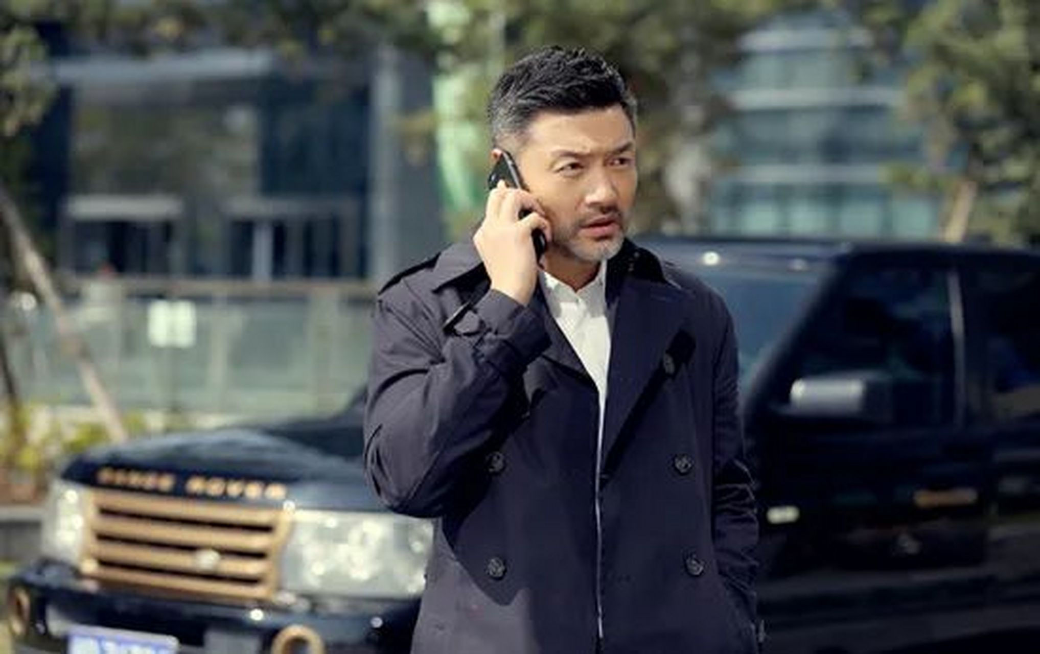 自带"富豪属性"的男明星之王策  王策年轻的时候十分帅气,还是击剑