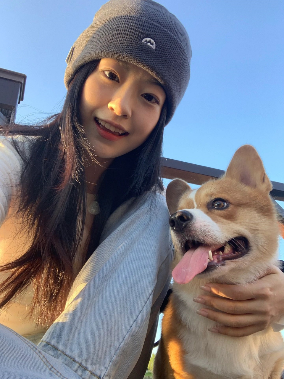 gai溜子 遛修勾版  朋友给我拍照我才发现 我走路姿势忒扭歪 改改改