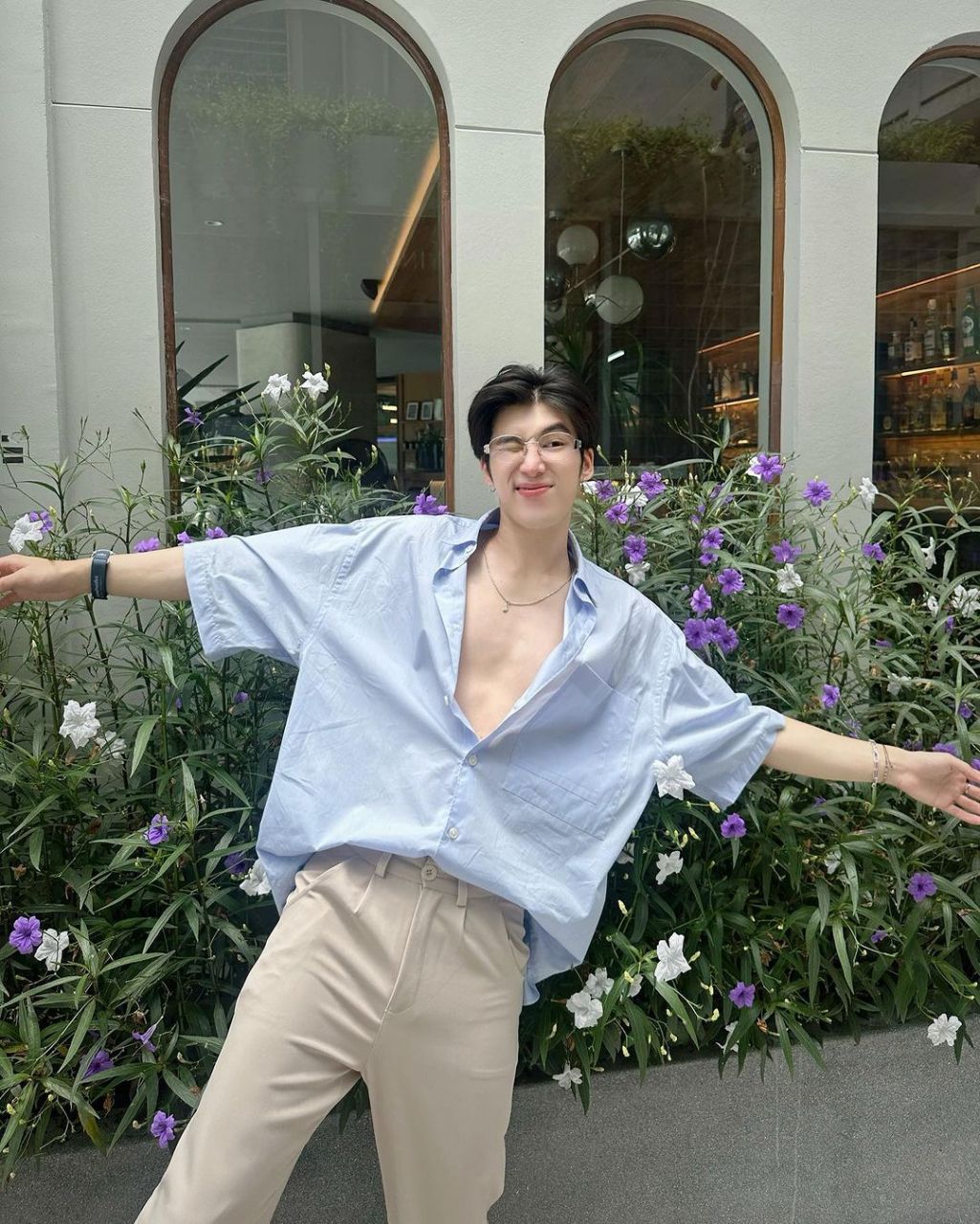 皮肤白皙,手指修长,长相清秀的男孩子谁不喜欢啊?