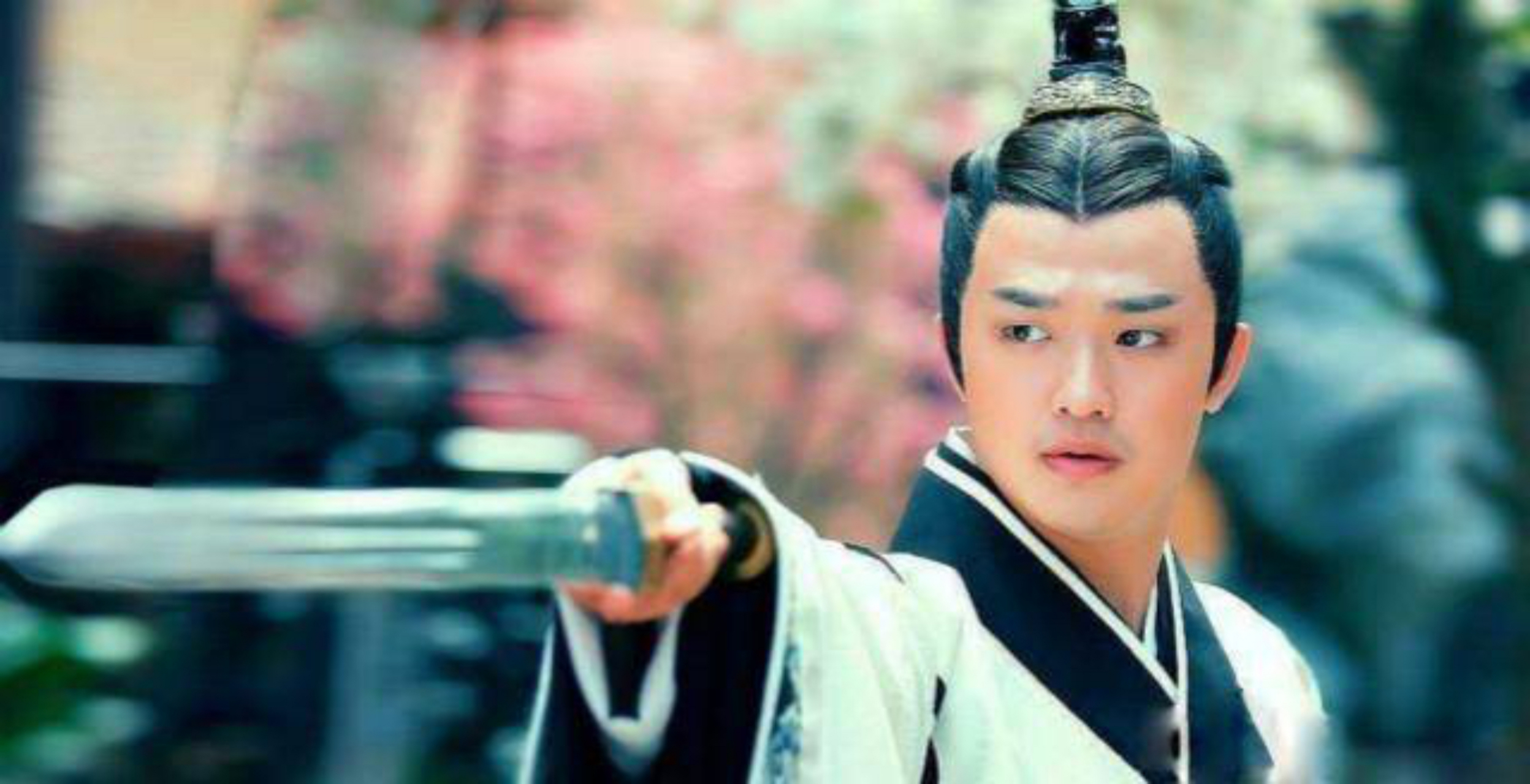 刘贺,历史上著名的海昏侯,在被废后,他无所事事,每天就把自己关在府里