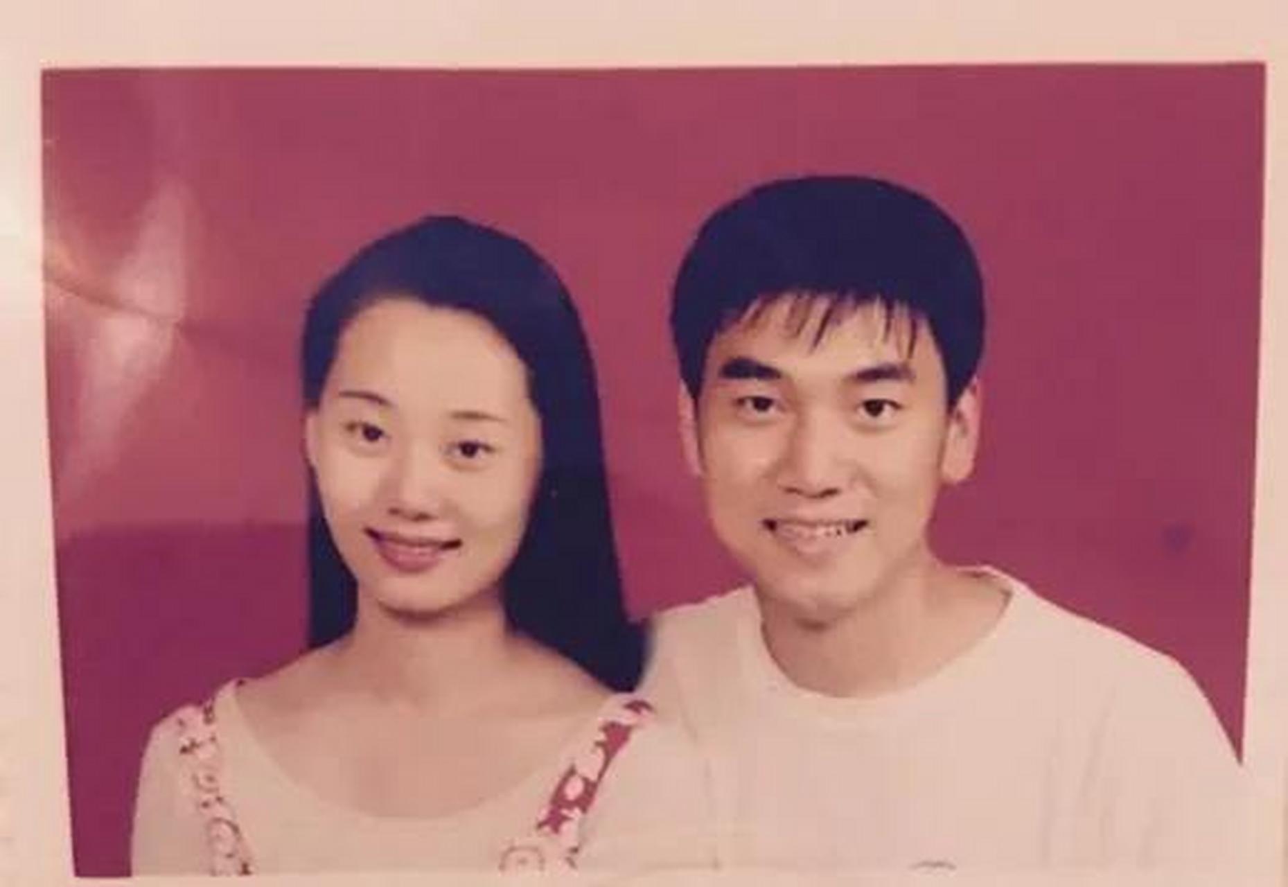 1995年,林依輪二婚娶了模特西華,婚後,他把600萬存款都交給西華打理