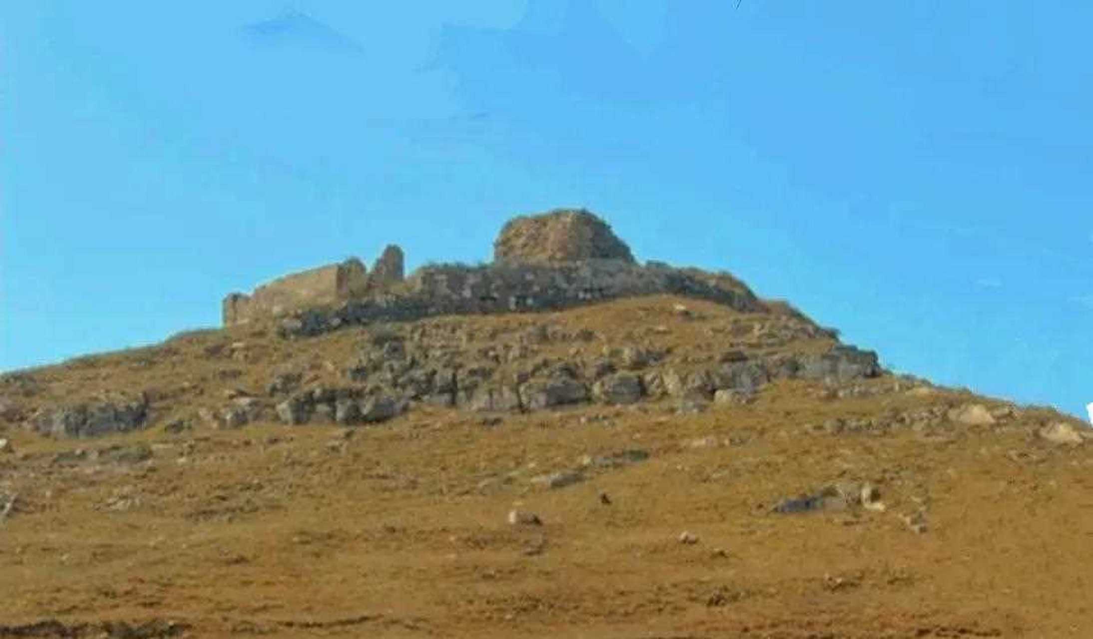 在侯马市紫金山上,有一个座标点,过去是曲沃县,绛县,闻喜三县的交界点