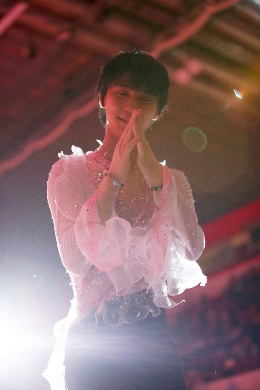 好漂亮的haru酱,这个拍摄角度,这个动作神情,仿佛不是平时的yuzuru,真