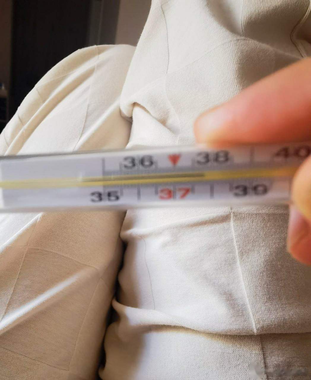 体温下降到37.8,还是会有咳嗽,不过不严重,能忍受.