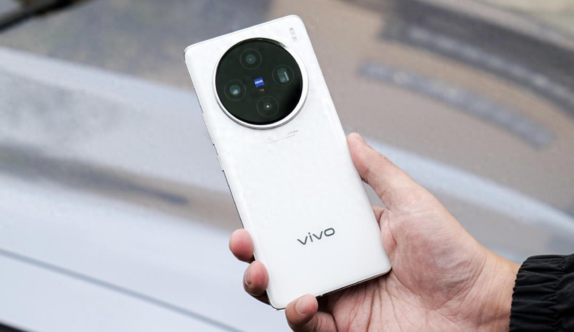 vivox100# 首先在外观,vivo x100的曲面屏设计我还是蛮喜欢的,屏占比