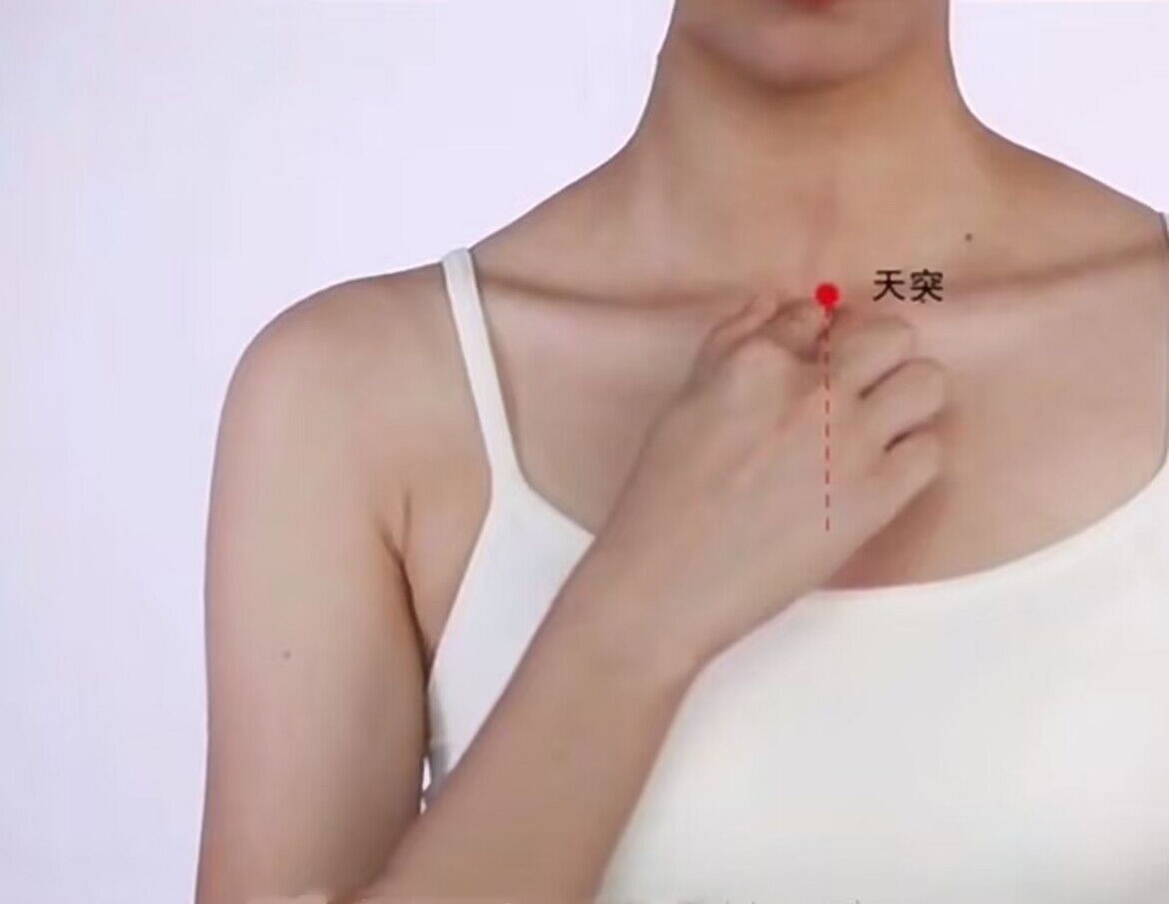 养肺小妙招,简单易学好上手 1,天突穴 天突穴在