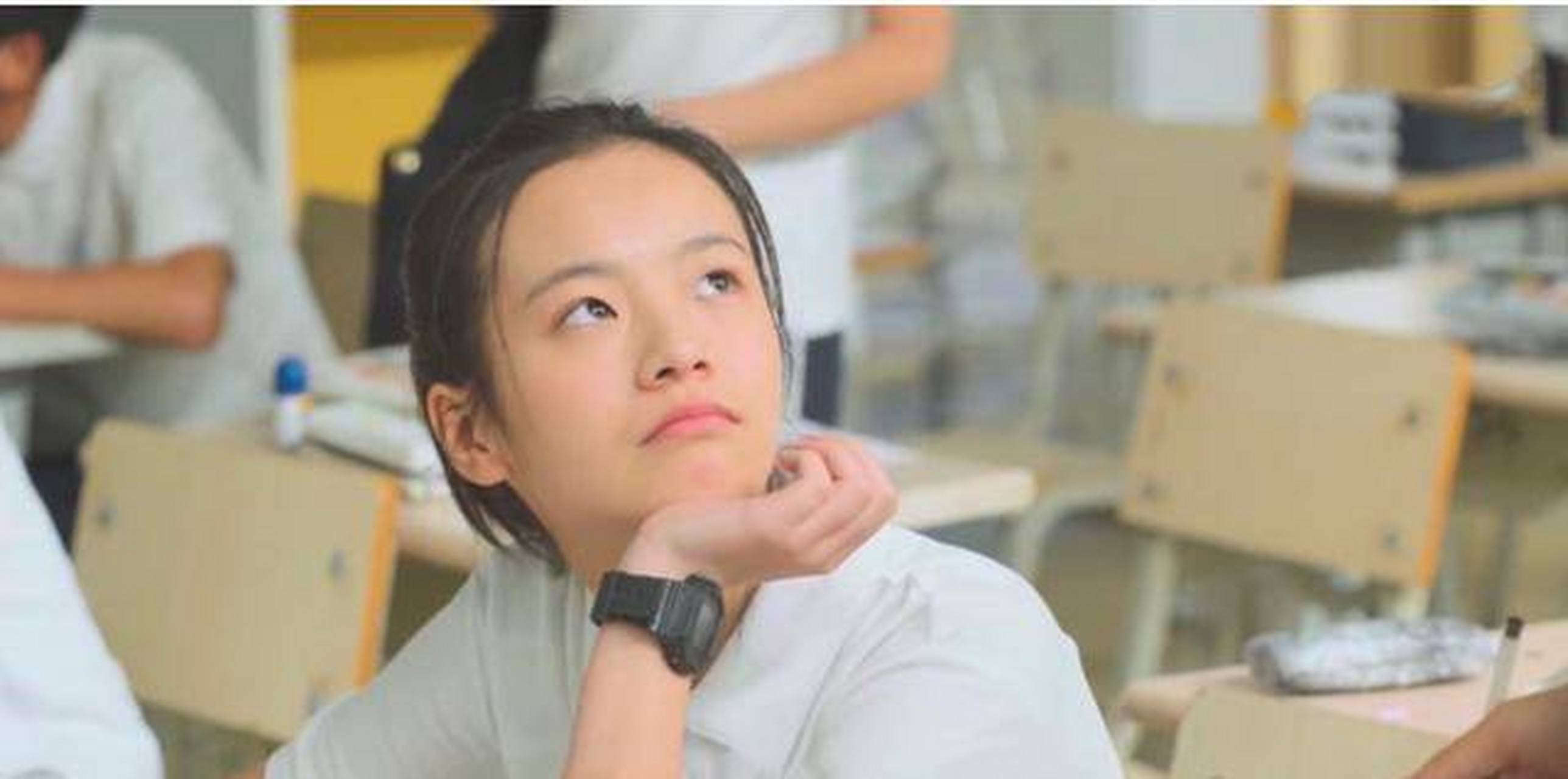 19年,暑期档爆款电视剧《小欢喜》播出,剧中的李庚希饰演的英子,那时