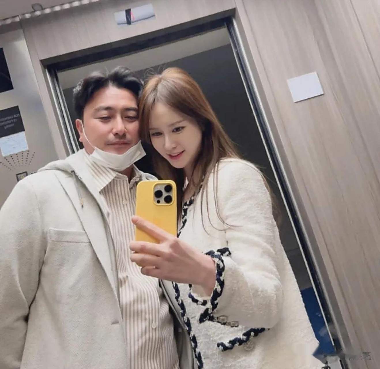 看到帖子的网友纷纷留言"真好看的夫妻俩","太