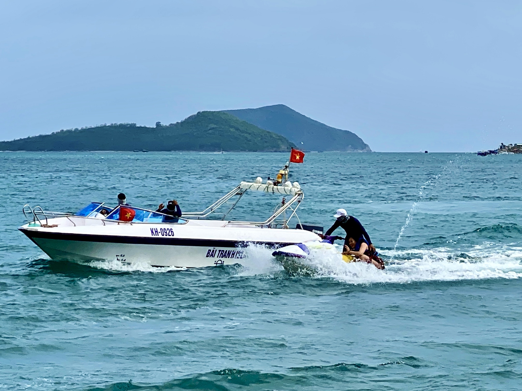 探访华夏邻国# 越南金兰湾:是由冲空山和凤凰山两个半岛合抱成葫芦形