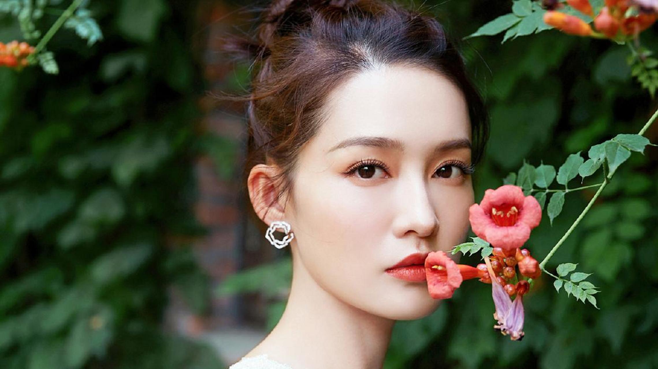 李沁薄纱裙唯美写真 #娱乐