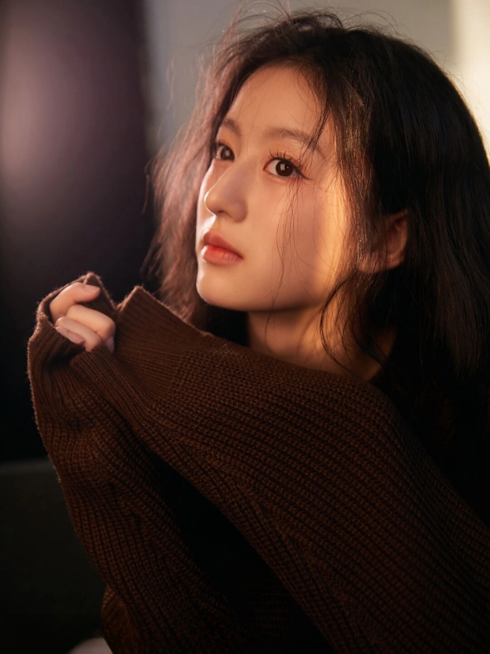 捕捉瞬间之美: 裴佳欣的氛围感写真艺术  温暖而悠