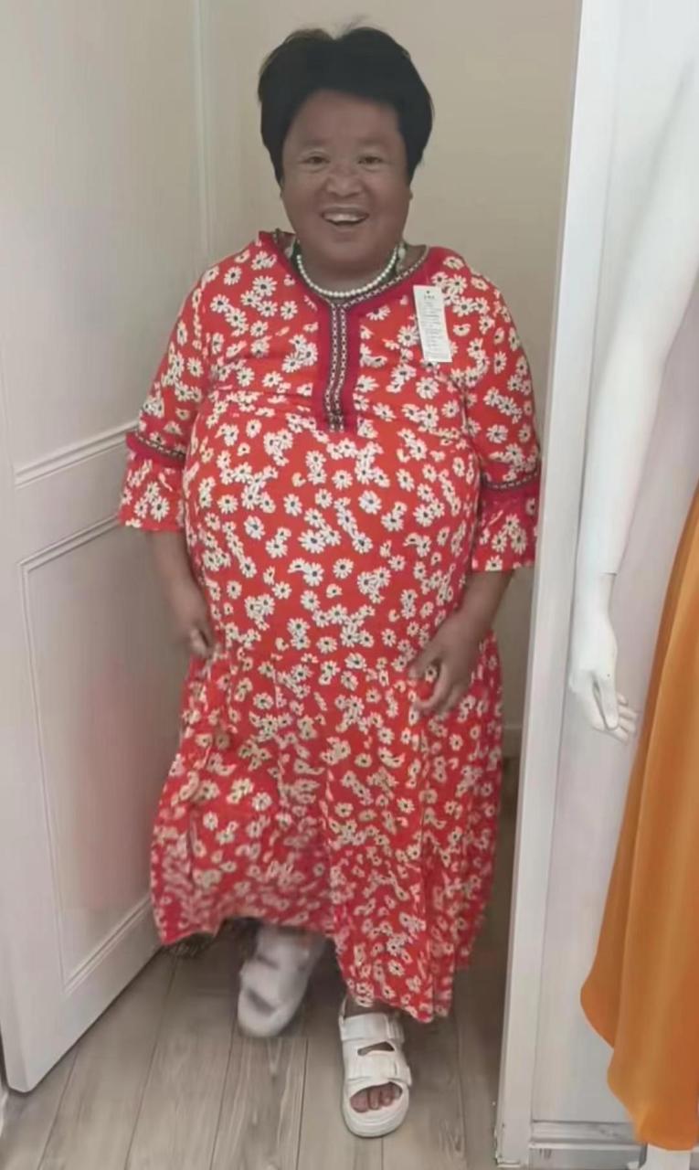 带我婆婆买身好衣服,感谢她知我辛苦帮我带娃.