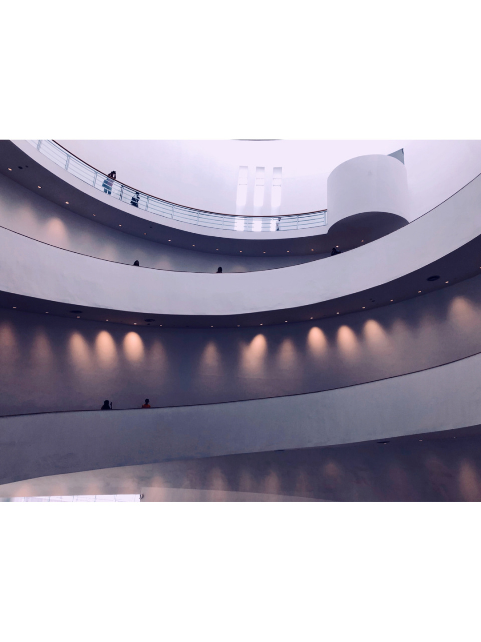 bacc-曼谷文化艺术中心,全称bangkok art and culture center,是曼谷