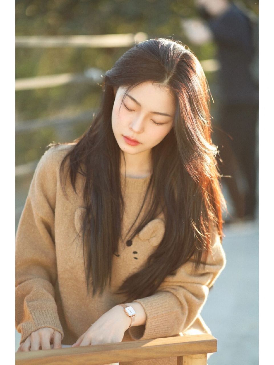 get赵露思秋冬宝藏私服穿搭 暖暖的色调 猫咪表情包图案 真的巨巨巨