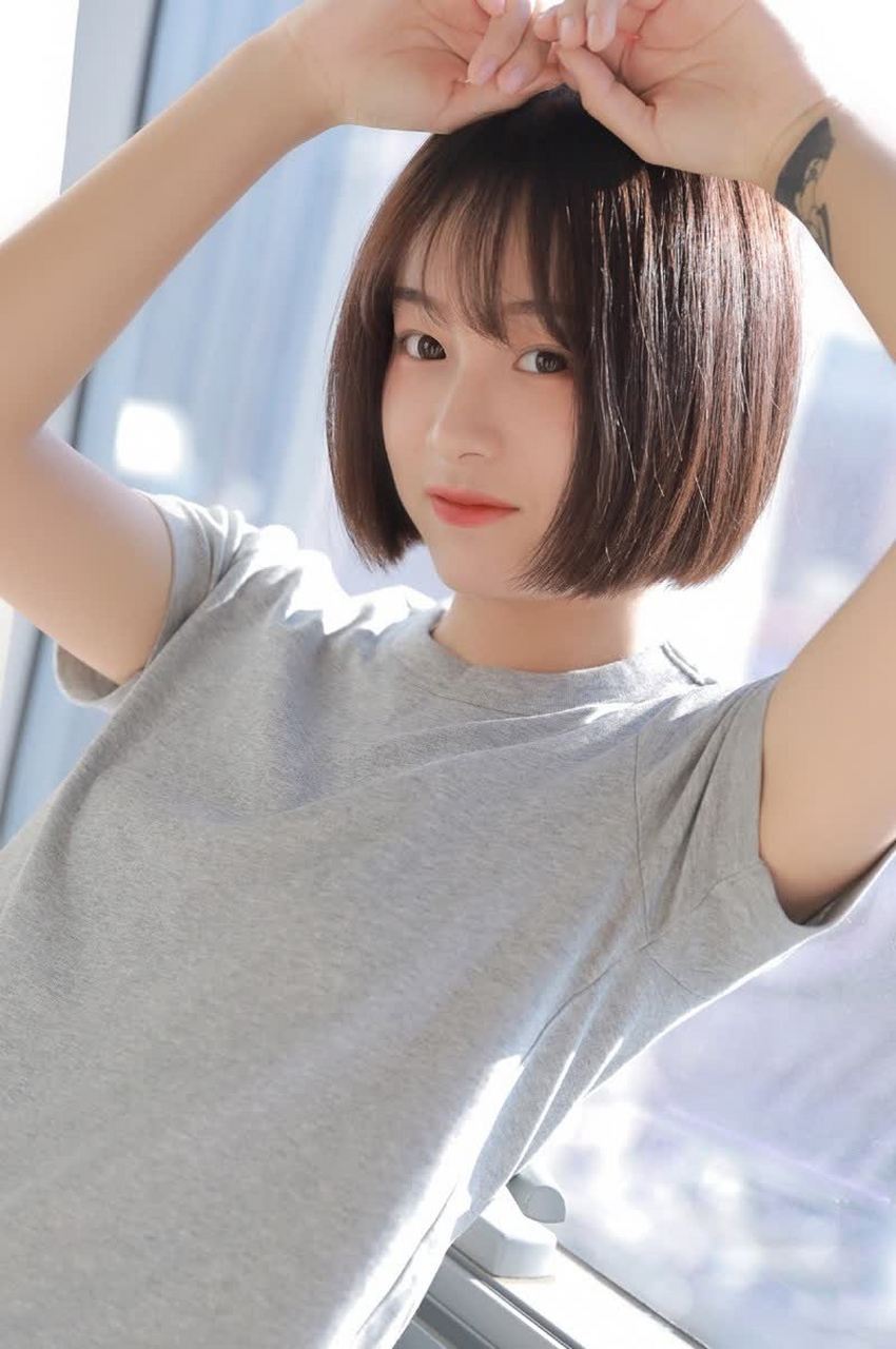 日系风格唯美人像摄影,清新甜美的短发女孩艺术写真.